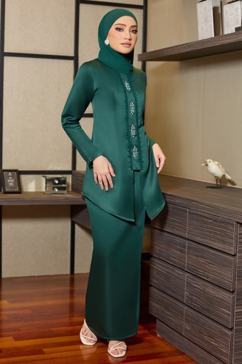 NAYLA KURUNG IN EMERALD GREEN