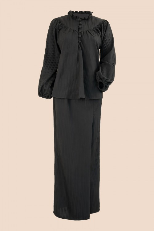 THALIA KURUNG IN BLACK