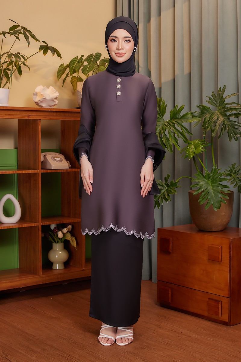 CAMELLIA KURUNG IN BLACK