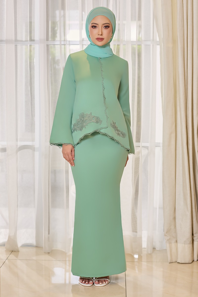 LEONA KURUNG IN GREEN