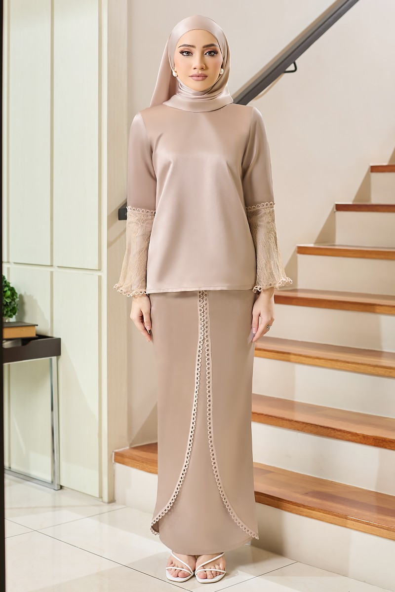 LEYRA KURUNG IN DARK BEIGE