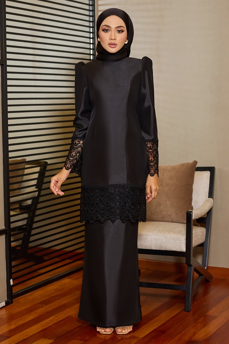 ZALIA KURUNG IN BLACK