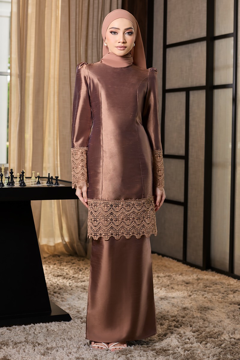 ZALIA KURUNG IN DEEP BRONZE